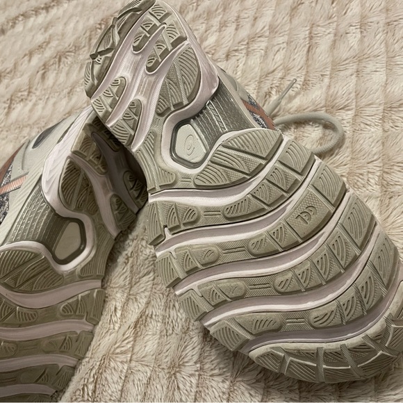 ASICS Gel Nimbus 22 Size 8 - Picture 5 of 6